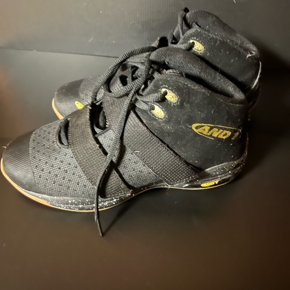 Women’s black AMD1’s | US 6 - Picture 2 of 3